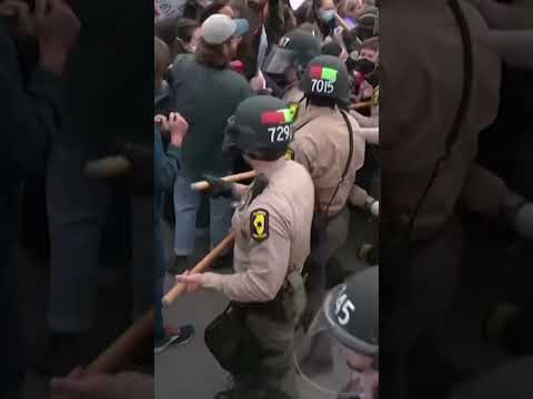 Clashes and Scuffles Continue at Chicago ICE Facility #shorts