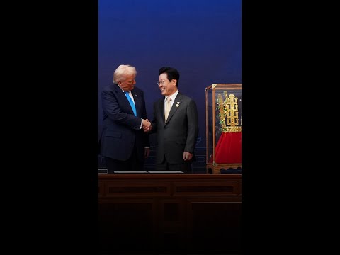 South Korea Gives #Trump Replica of Ancient Gold Crown #politics #shorts