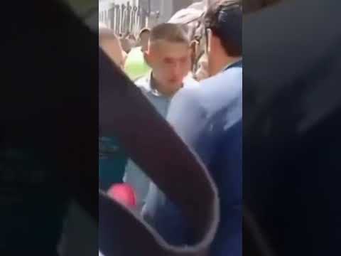 Creep gropes, tries to kiss Mexican President Claudia Sheinbaum as she spoke with citizens #shorts