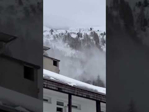 Witnesses capture aftermath of deadly avalanche in Austria #shorts
