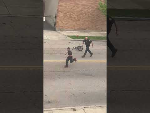 Cincinnati Cop Caught on Video in BIZARRE ‘Cat And Mouse’ Chase With Man in Viral Clip #shorts