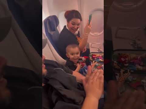 Southwest crew celebrates passenger who beat rare cancer #shorts