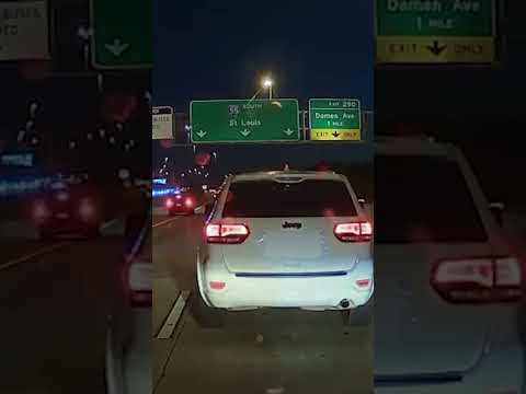 Driver yanks woman from car on busy Chicago highway #shorts