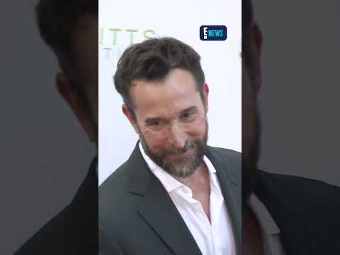 Someone call a doctor! π Noah Wyle attends the Project Angel Food’s Lead With Love in Los Angeles.