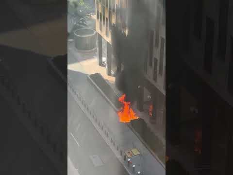 Moment Suspect Lights Fire and Gets Taken Down by Cops at NYC Federal Plaza #shorts