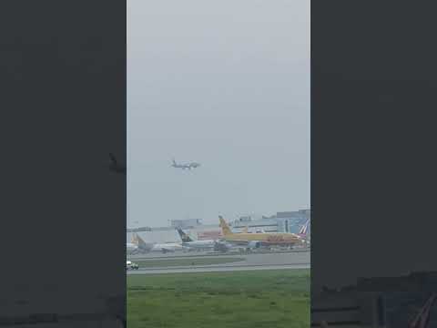 Wild Video Captures Sparks Flying as Kalitta Air Plane Skids on Runway at Kentucky Airport #shorts