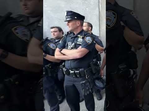 NYC residents and tourists forced to evacuate area around buckling midtown building #shorts