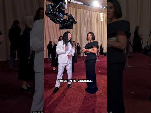 Regina Hall gave us a super cute #Glambot moment at the 2026 #Oscars. 😍