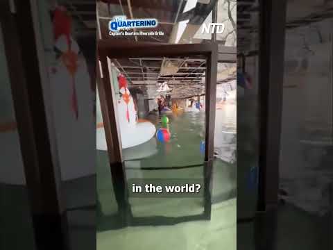 Restaurant Owners Use Clean Water To Block A Muddy Flood #Kentucky #Flood #Restaurant #Engineering