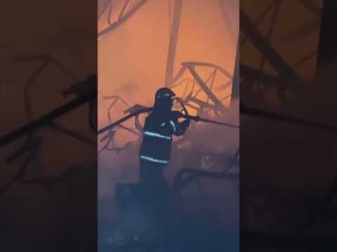 Russian Airstrike Kills 3, Ignites Massive Blaze in Kyiv Warehouse #shorts