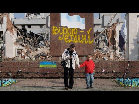 Ukrainians trapped in a Russia-held city get chance to flee war during local ceasefire